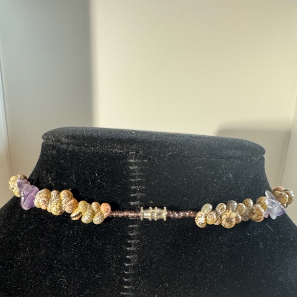 Seashell and Amethyst Chip Necklace with beautiful flower pendant out of shells. - Picture 4 of 6